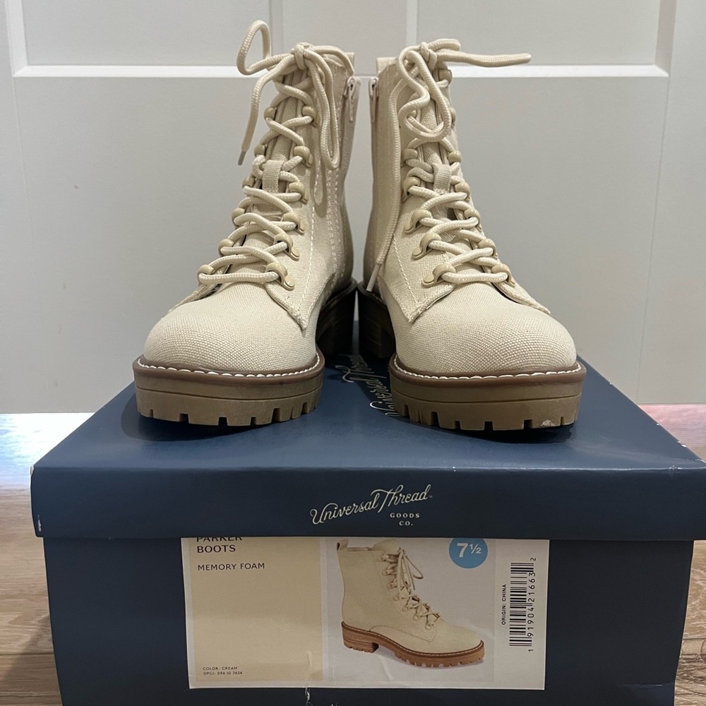 Universal Thread Women's Beige Lace-Up Combat Boots